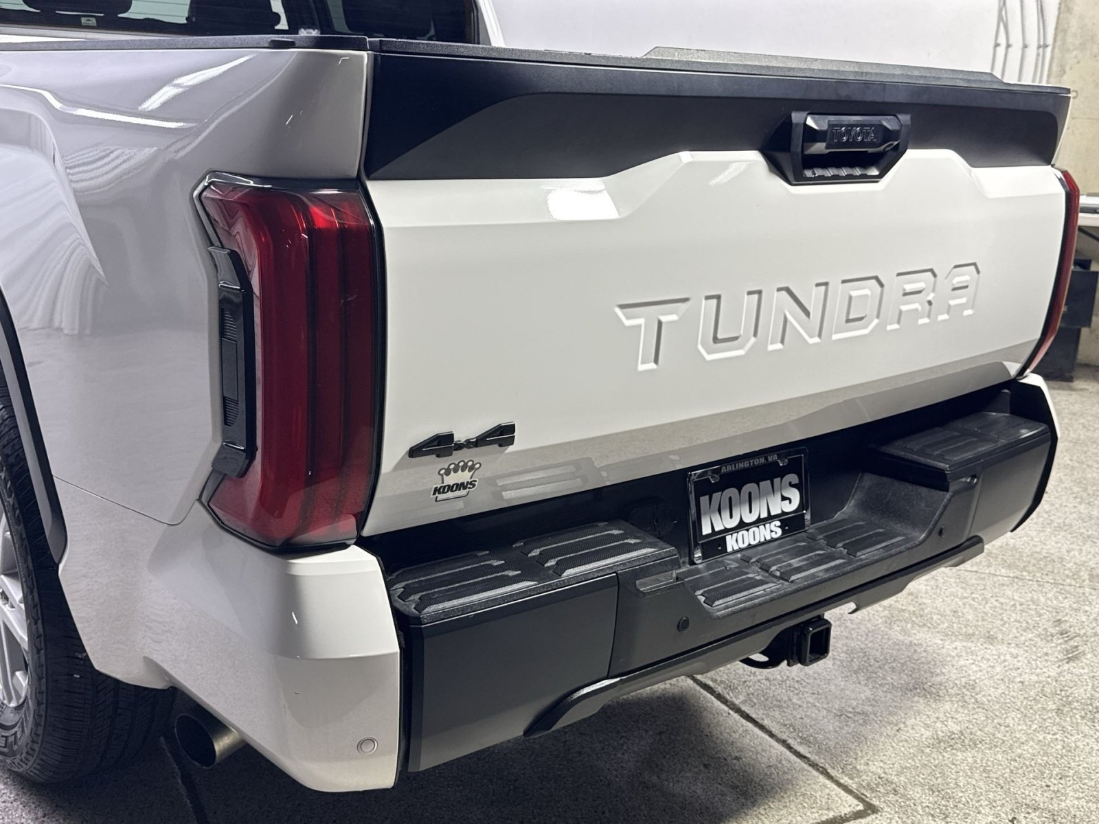 Used 2022 Toyota Tundra SR5 w/ SR5 Convenience Package AWD/4WD image 29