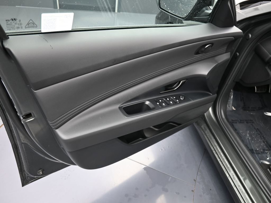 Certified 2025 Hyundai Elantra SEL image 13