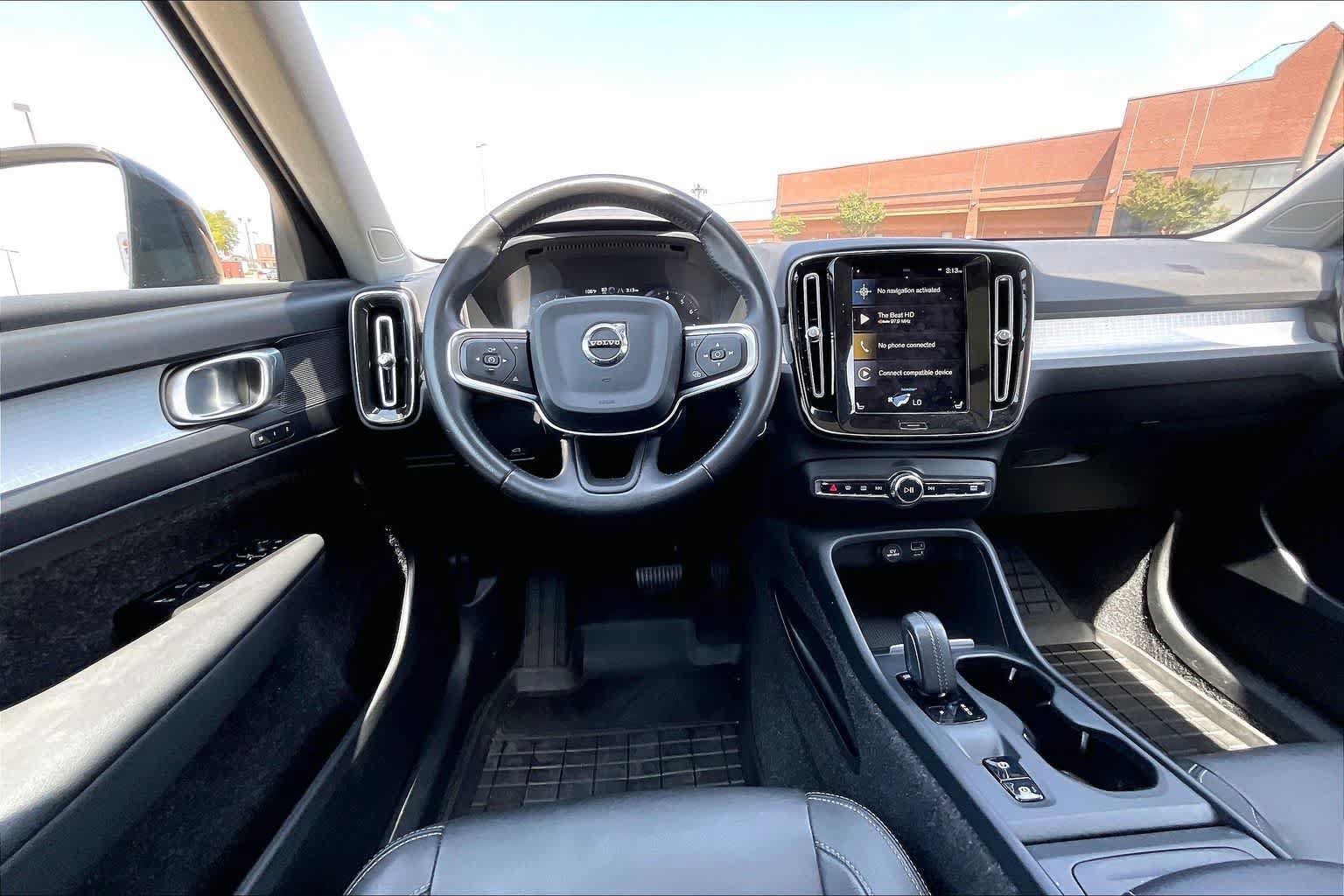 Used 2021 Volvo XC40 T5 Momentum w/ Climate Package AWD/4WD image 13