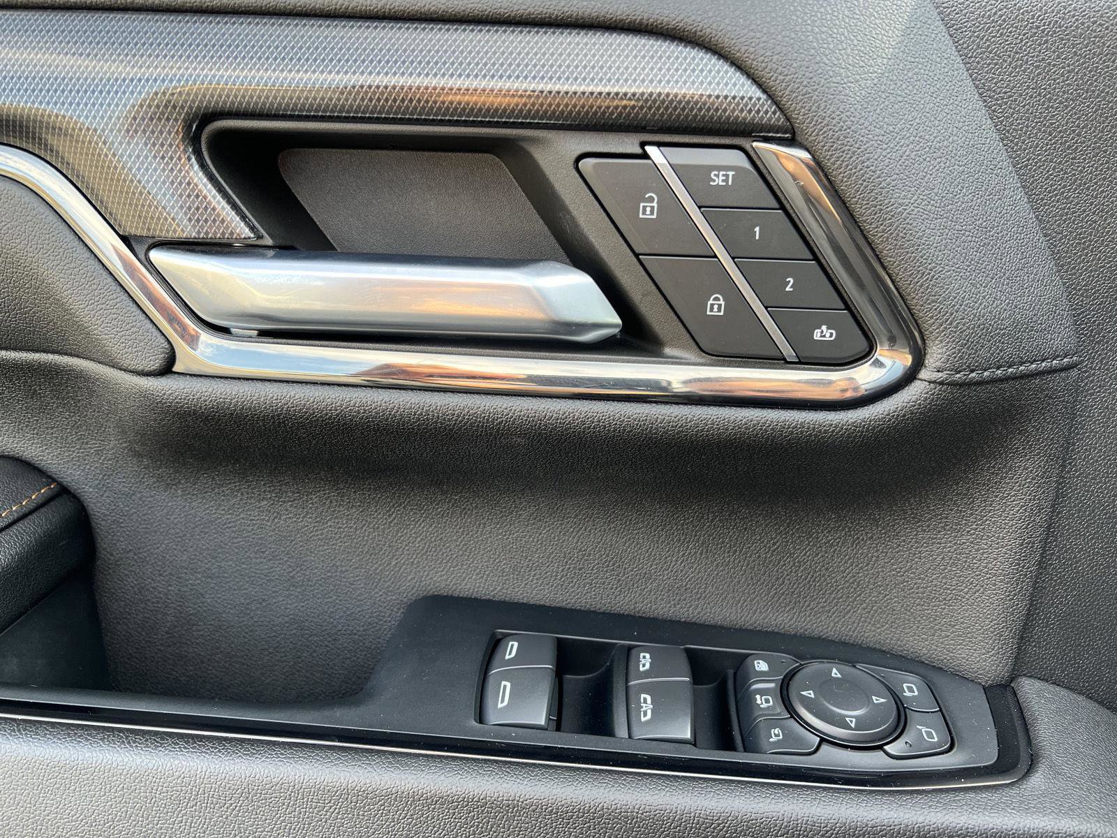 Used 2024 GMC Sierra 2500 AT4 w/ AT4 Preferred Package image 16