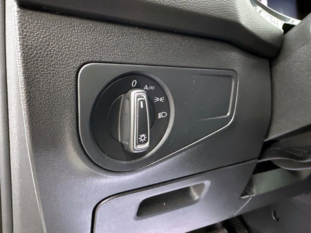 Used 2022 Volkswagen Tiguan SE image 15