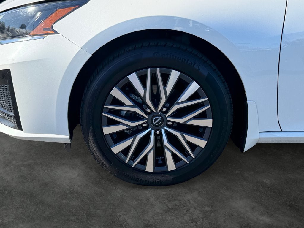 Used 2023 Nissan Altima 2.5 SV AWD/4WD image 5