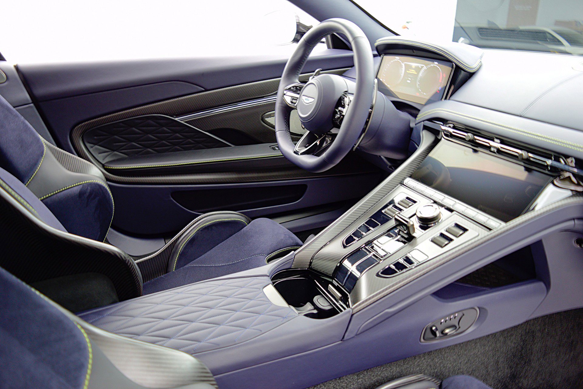 Used 2024 Aston Martin DB12 Coupe image 34