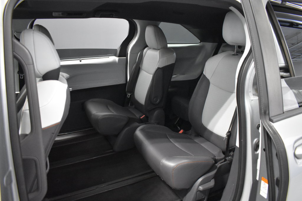 Used 2021 Toyota Sienna XSE AWD/4WD image 37