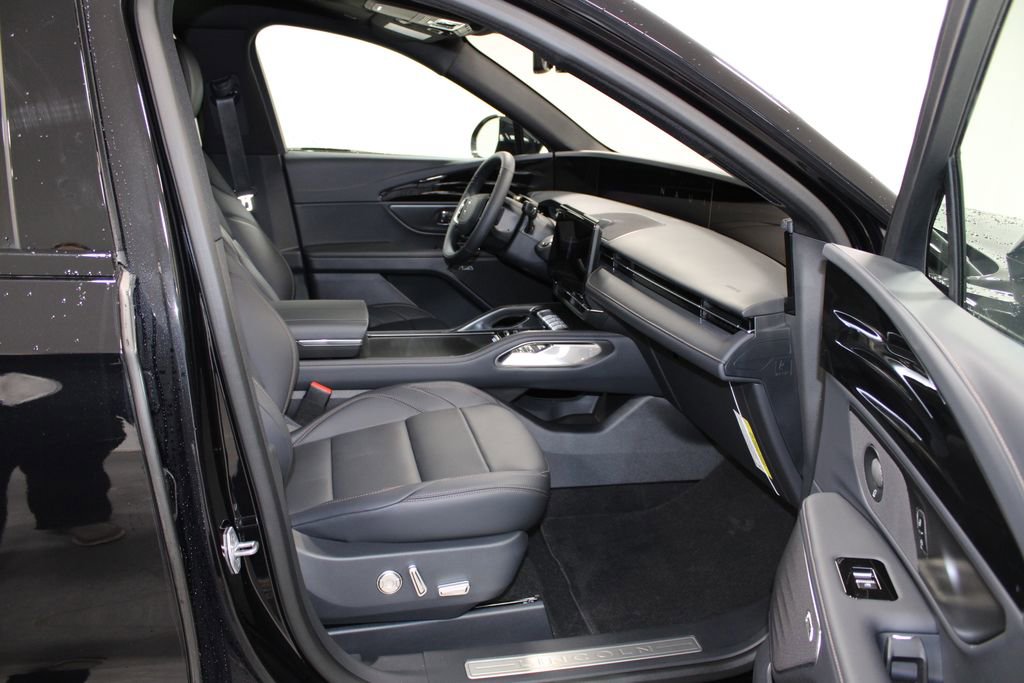 New 2025 Lincoln Nautilus Premier w/ Equipment Group 102A image 27
