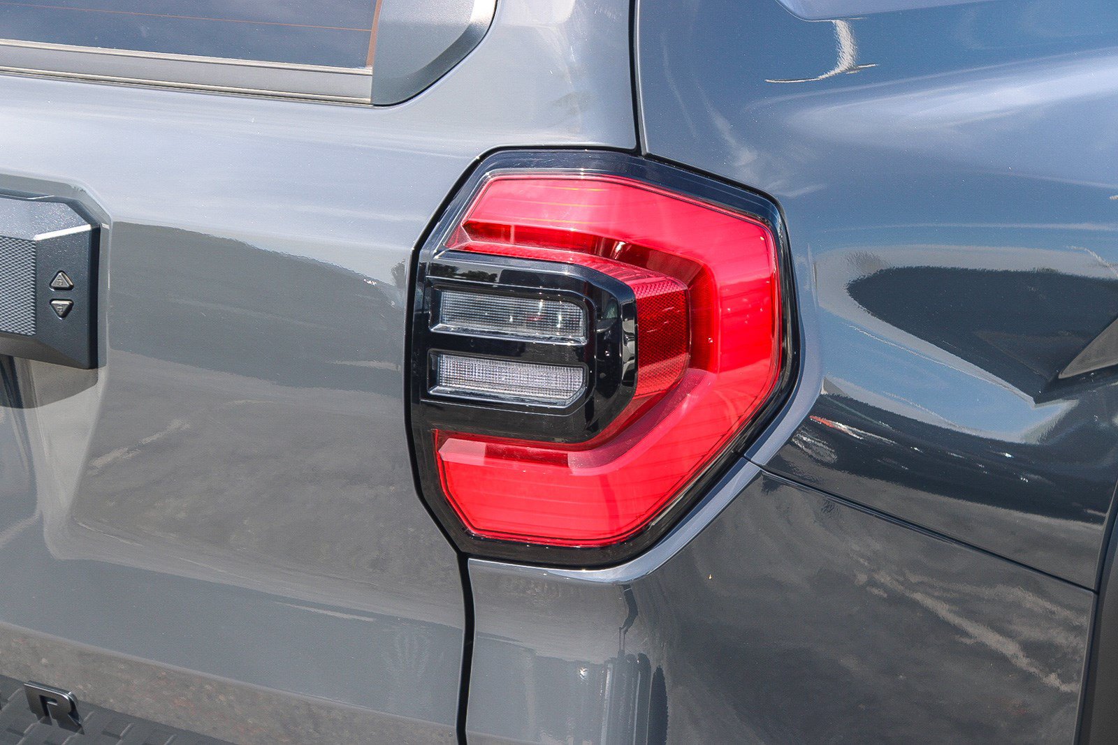 Used 2025 Toyota 4Runner SR5 AWD/4WD image 10