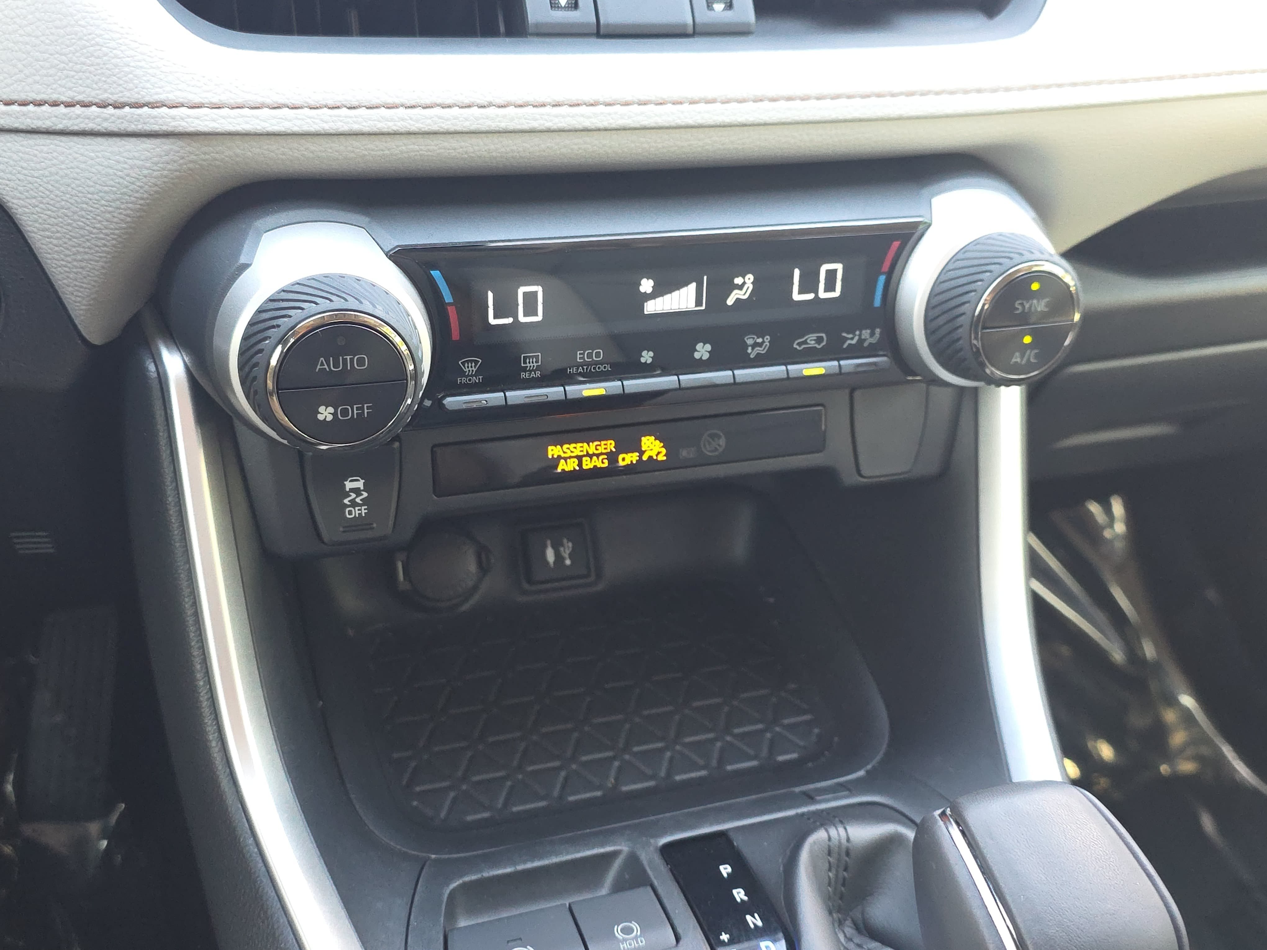 Used 2019 Toyota RAV4 XLE Premium FWD image 22