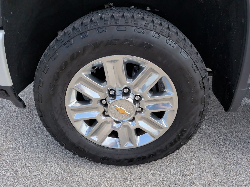 Used 2025 Chevrolet Silverado 2500 High Country w/ Technology Package AWD/4WD image 53