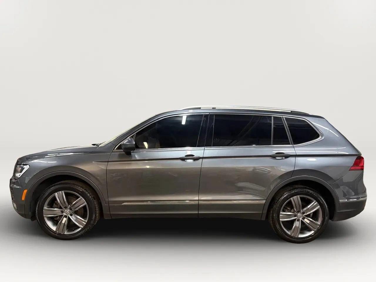 Used 2020 Volkswagen Tiguan SEL AWD/4WD image 5