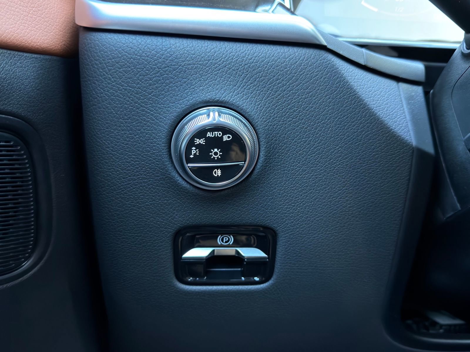 Used 2024 Mercedes-Benz GLC 300 image 21