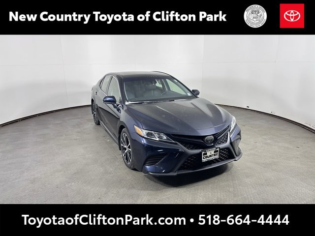 Used 2018 Toyota Camry SE image 1