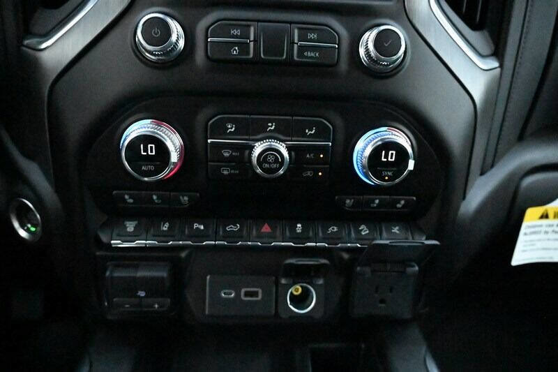 Used 2022 GMC Sierra 3500 Denali w/ Denali Ultimate Package AWD/4WD image 24