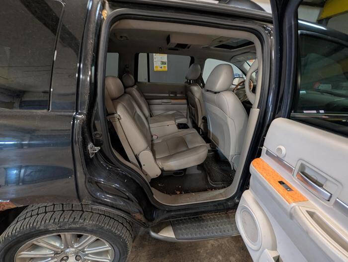 Used 2007 Chrysler Aspen Limited AWD/4WD image 27