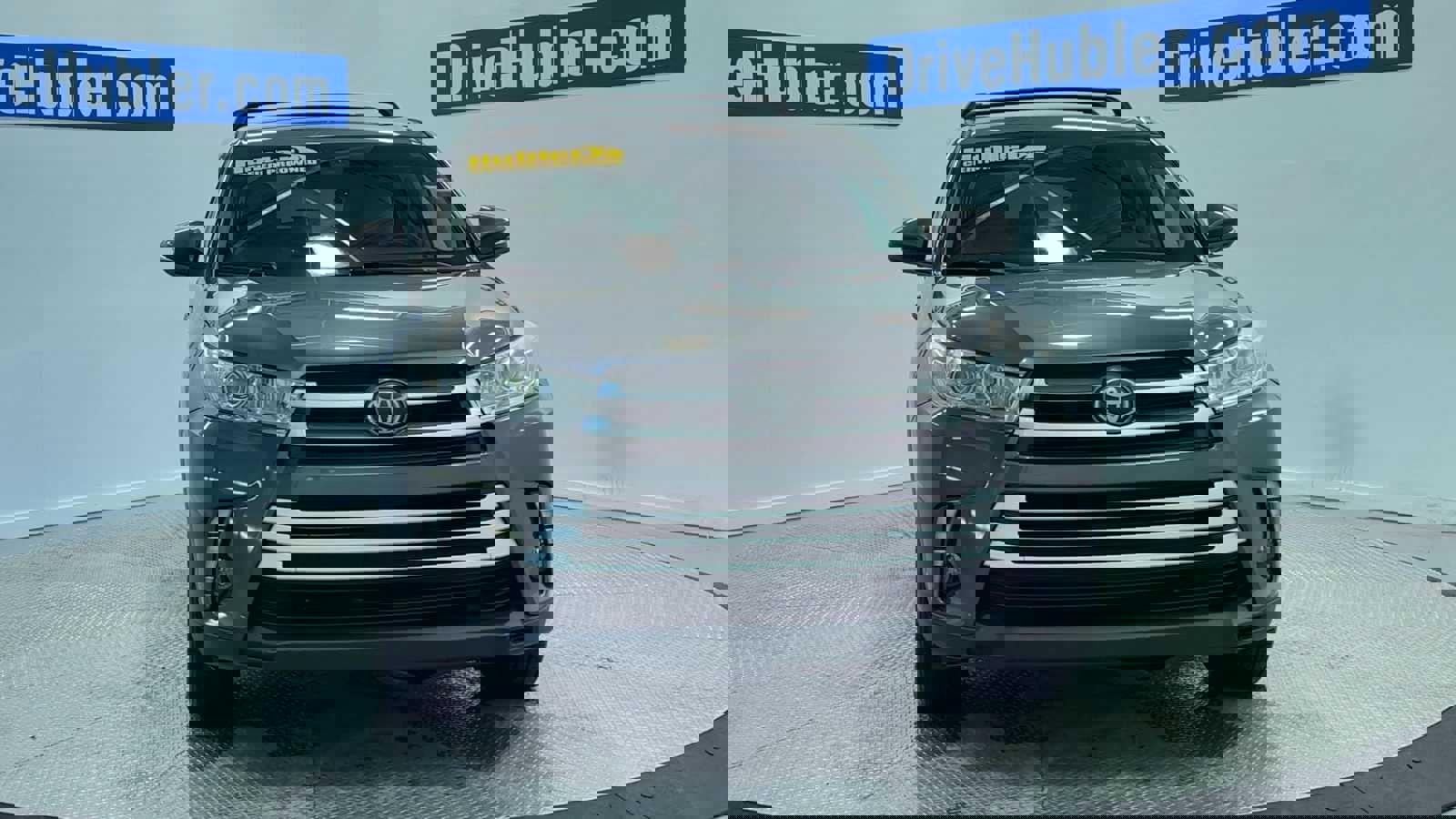 Used 2018 Toyota Highlander LE image 3