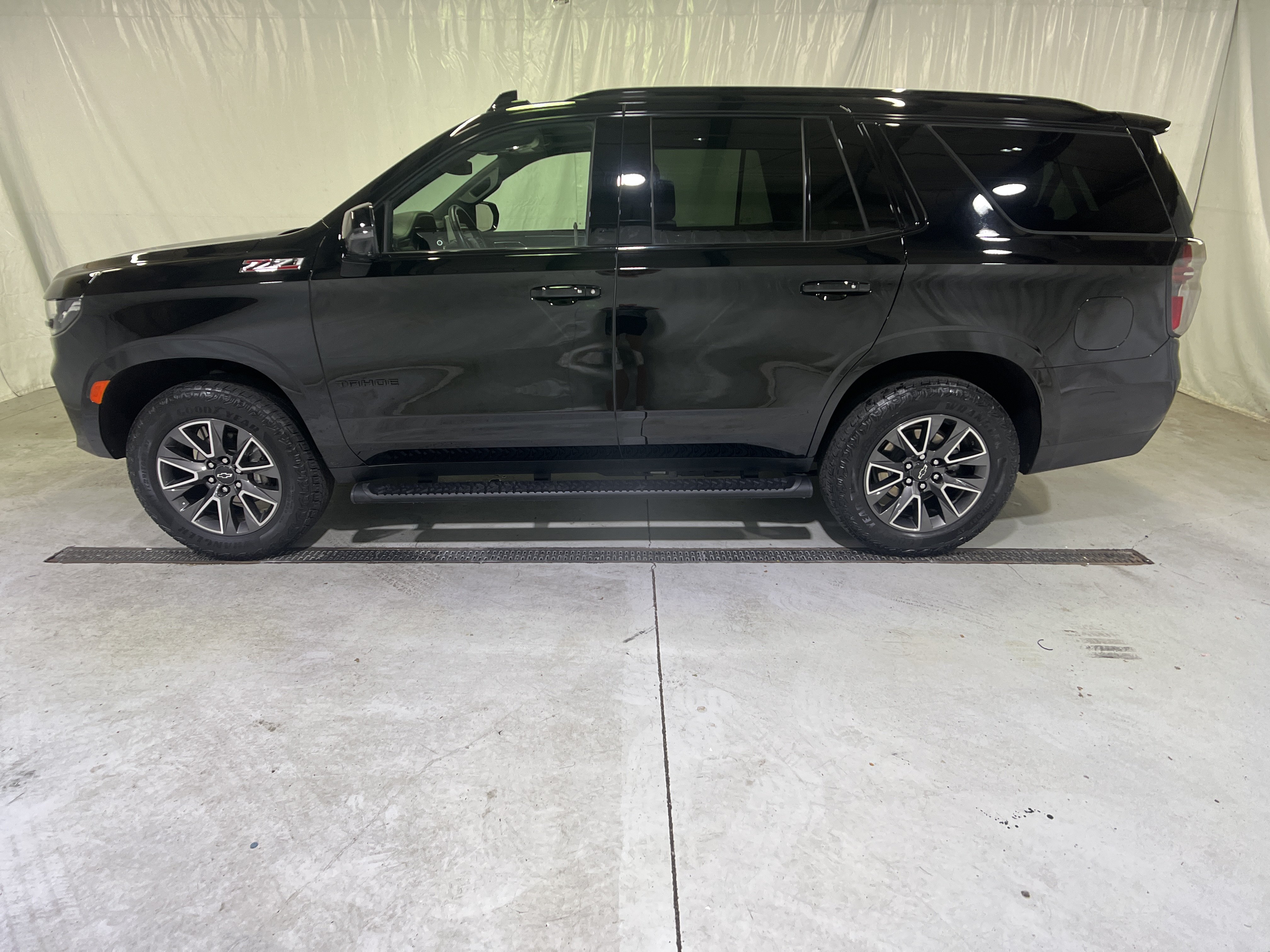Certified 2023 Chevrolet Tahoe Z71 w/ Luxury Package AWD/4WD image 7