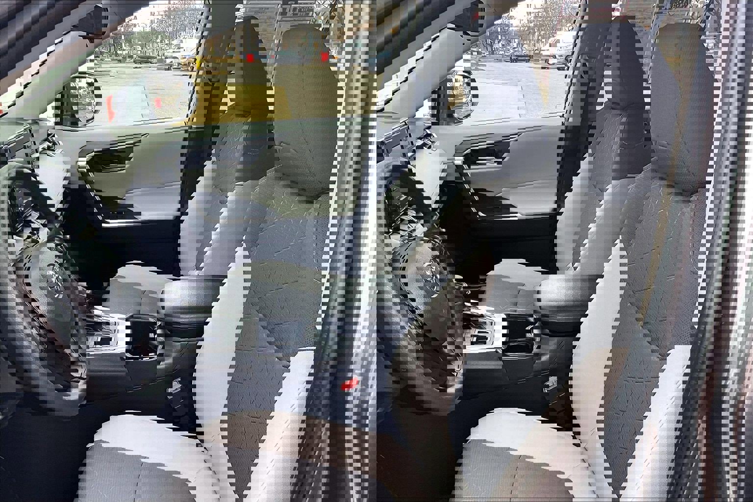 Used 2022 Toyota RAV4 XLE image 29