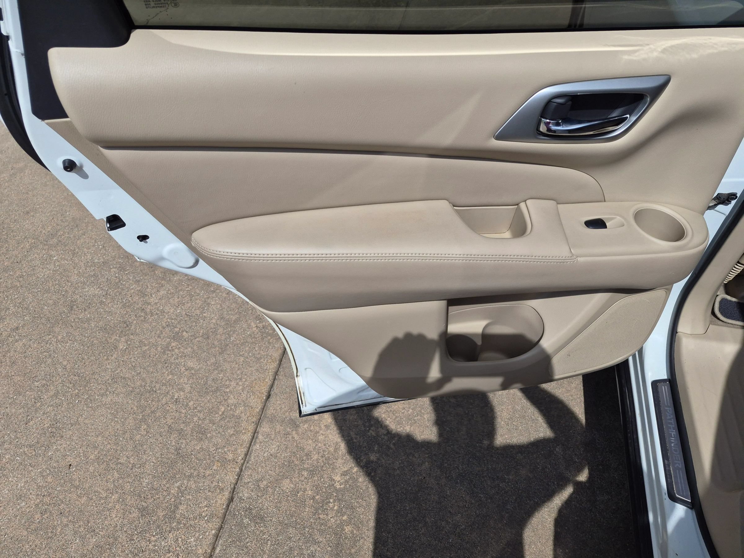 Used 2014 Nissan Pathfinder Platinum w/ Platinum Premium Package FWD image 24