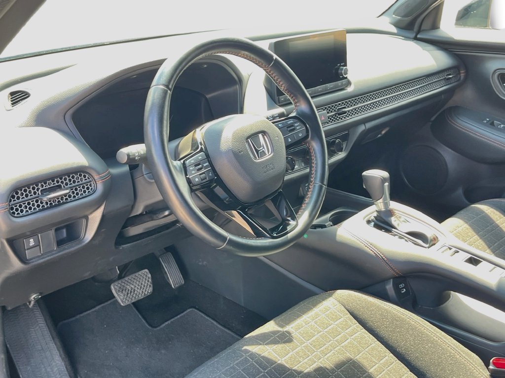 Used 2025 Honda HR-V Sport image 9