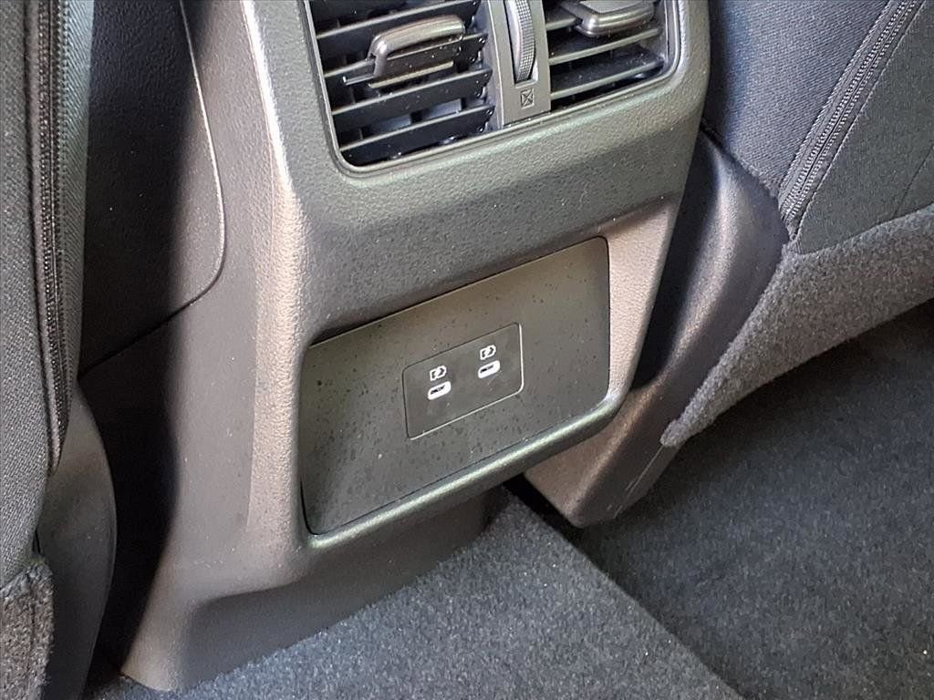 Used 2025 Nissan Rogue SV AWD/4WD image 29