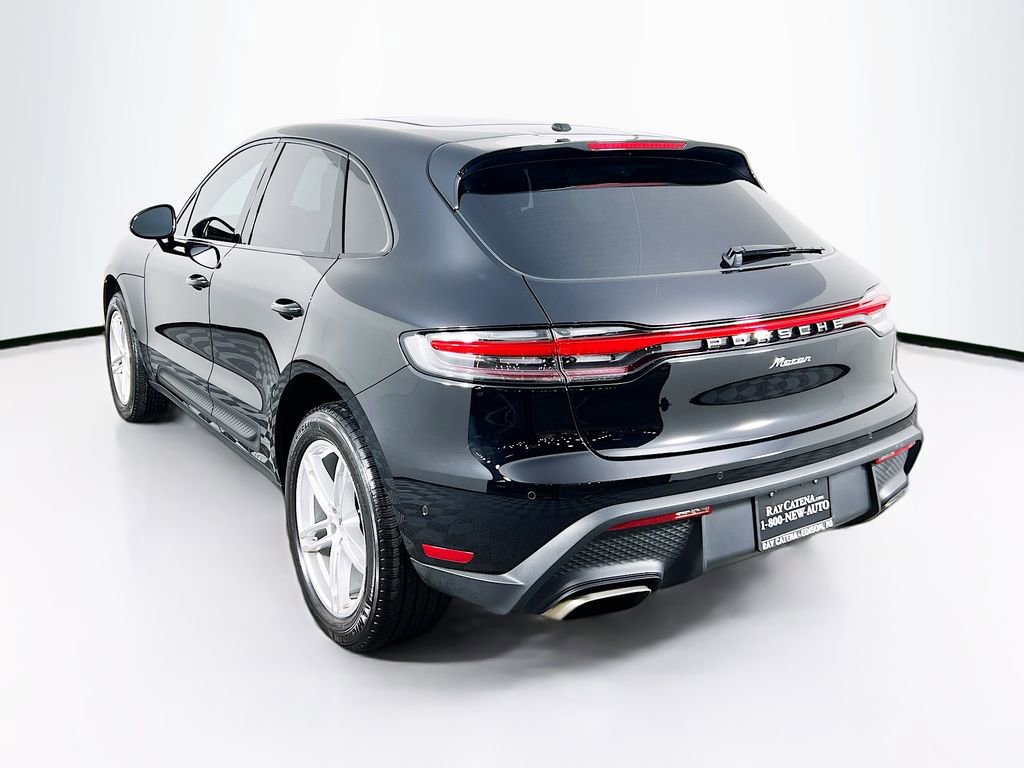 Certified 2023 Porsche Macan image 3