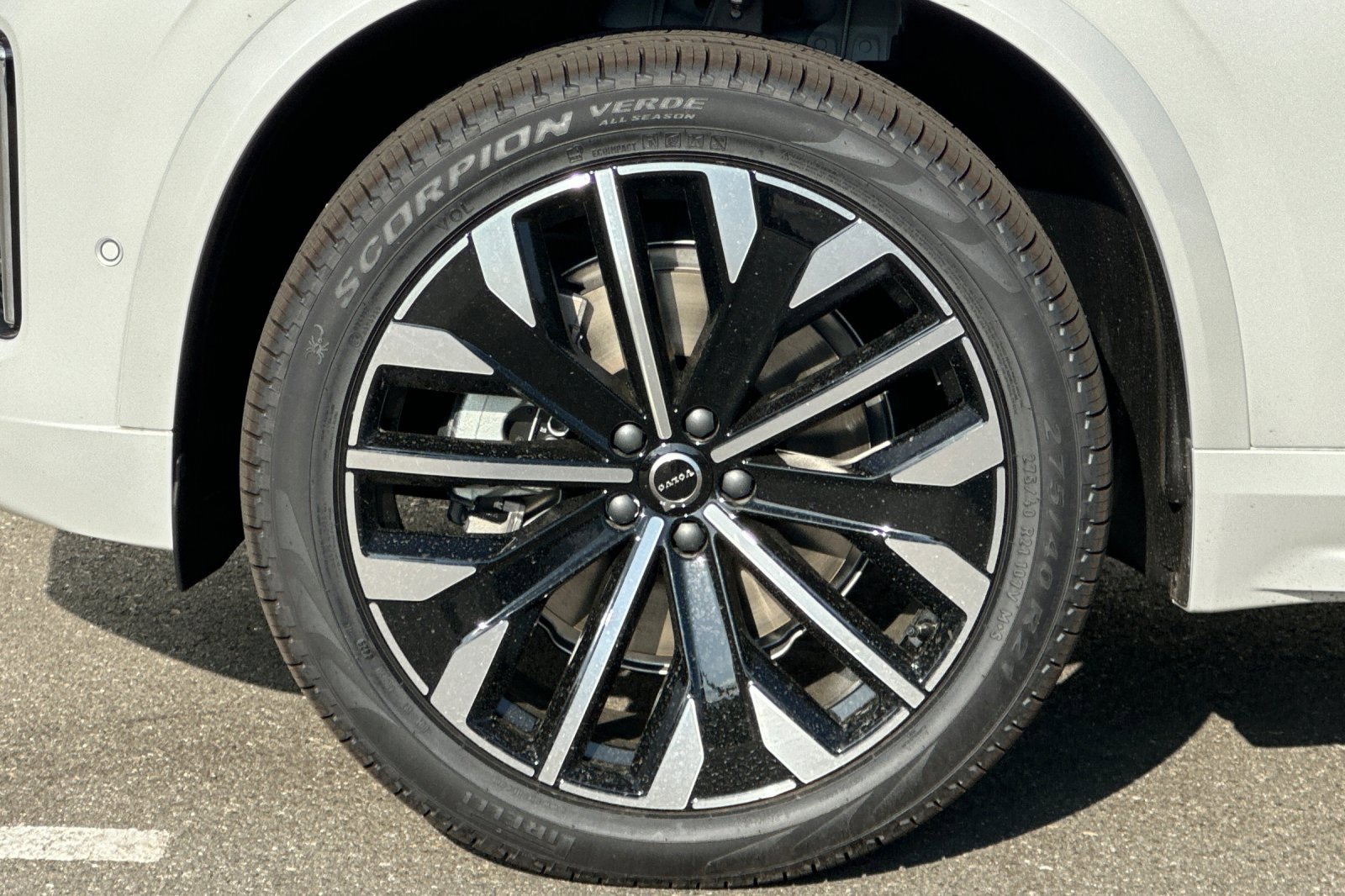 New 2026 Volvo XC90 B6 Plus w/ Protection Package Premier image 34