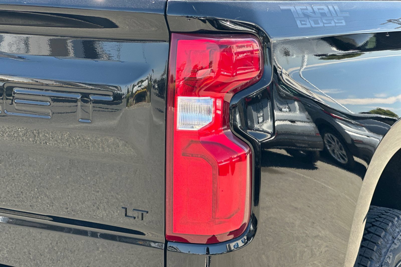 New 2026 Chevrolet Silverado 1500 LT Trail Boss w/ Dark Appearance Package AWD/4WD image 29