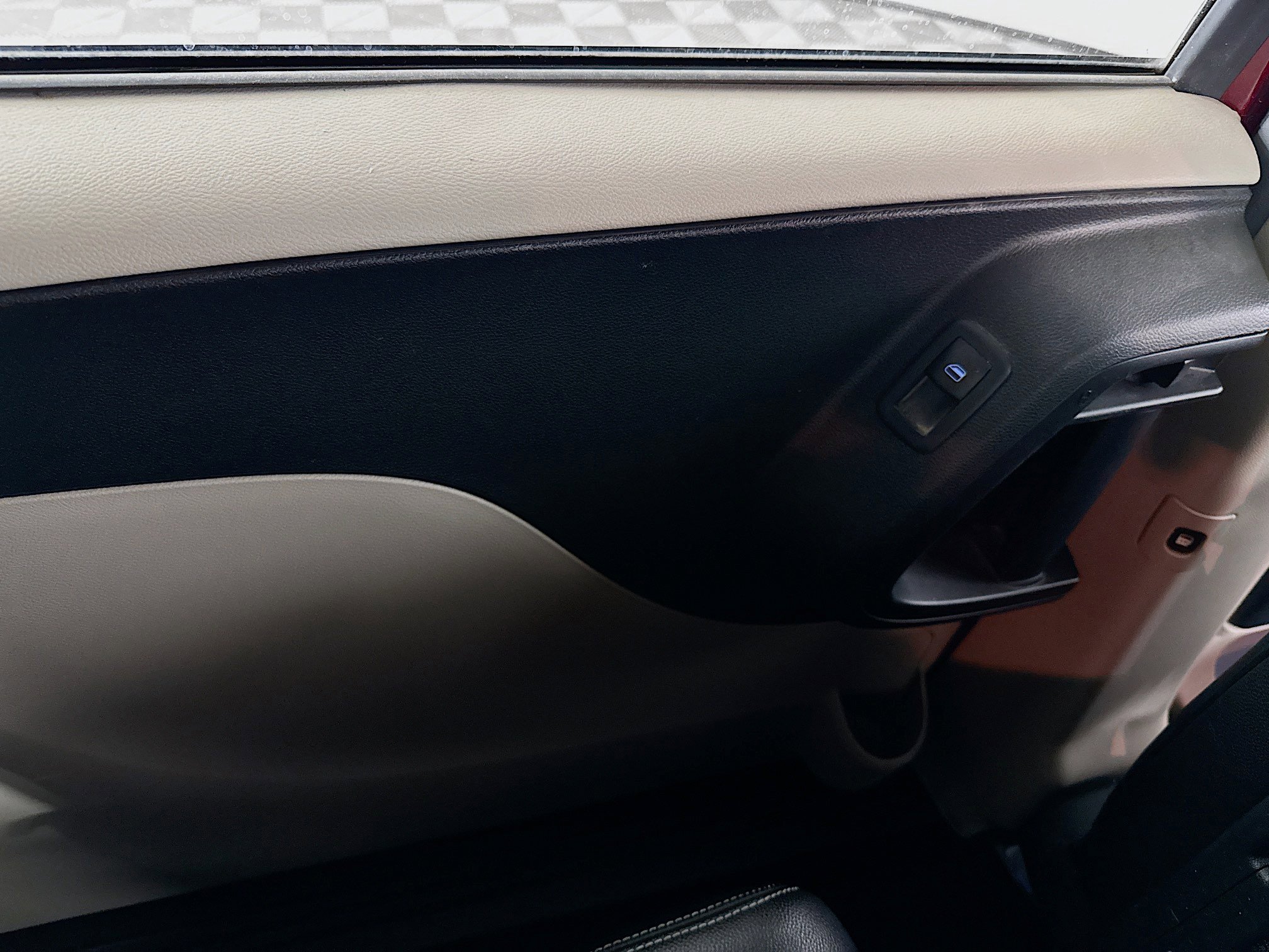 Used 2019 Dodge Grand Caravan SXT image 24