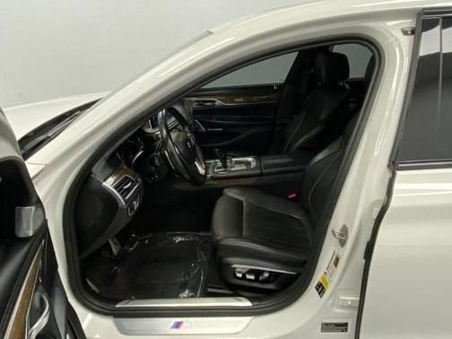 Used 2016 BMW 750i xDrive AWD/4WD image 19