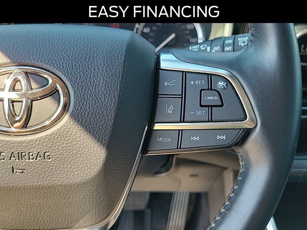 Used 2021 Toyota Highlander XLE AWD/4WD image 25
