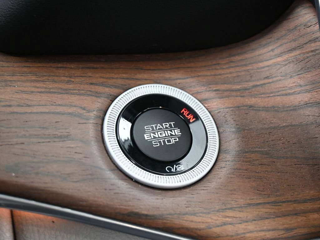 Used 2023 Jeep Grand Cherokee L Summit w/ Luxury Tech Group V AWD/4WD image 19
