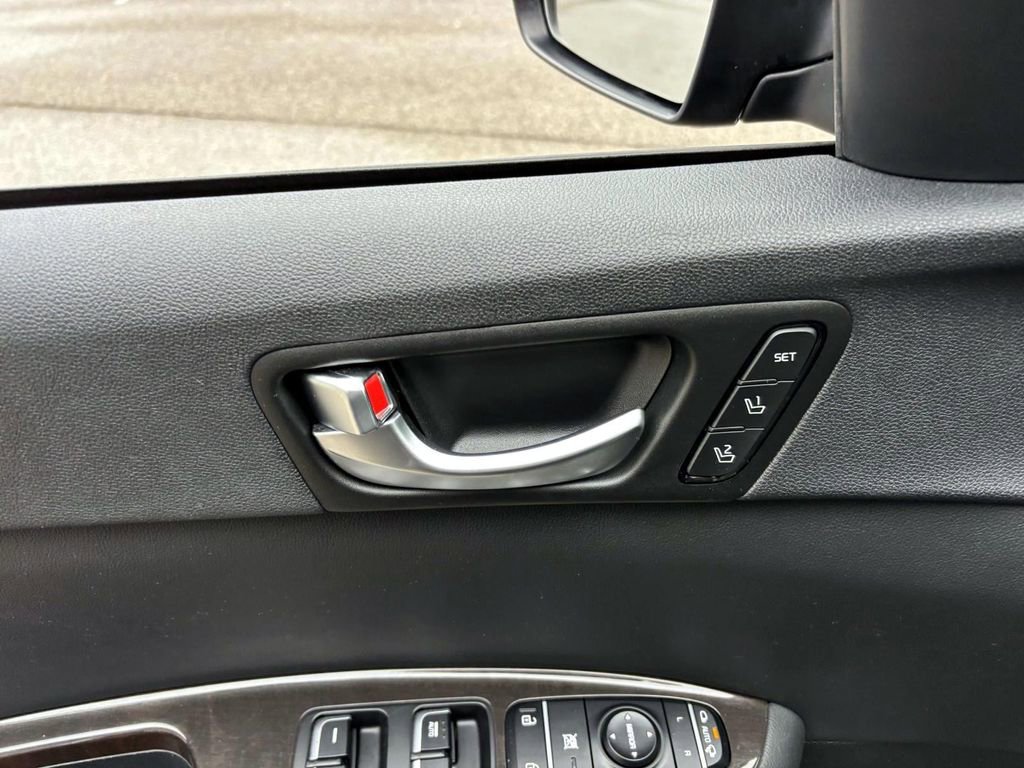 Used 2018 Kia Optima EX image 12