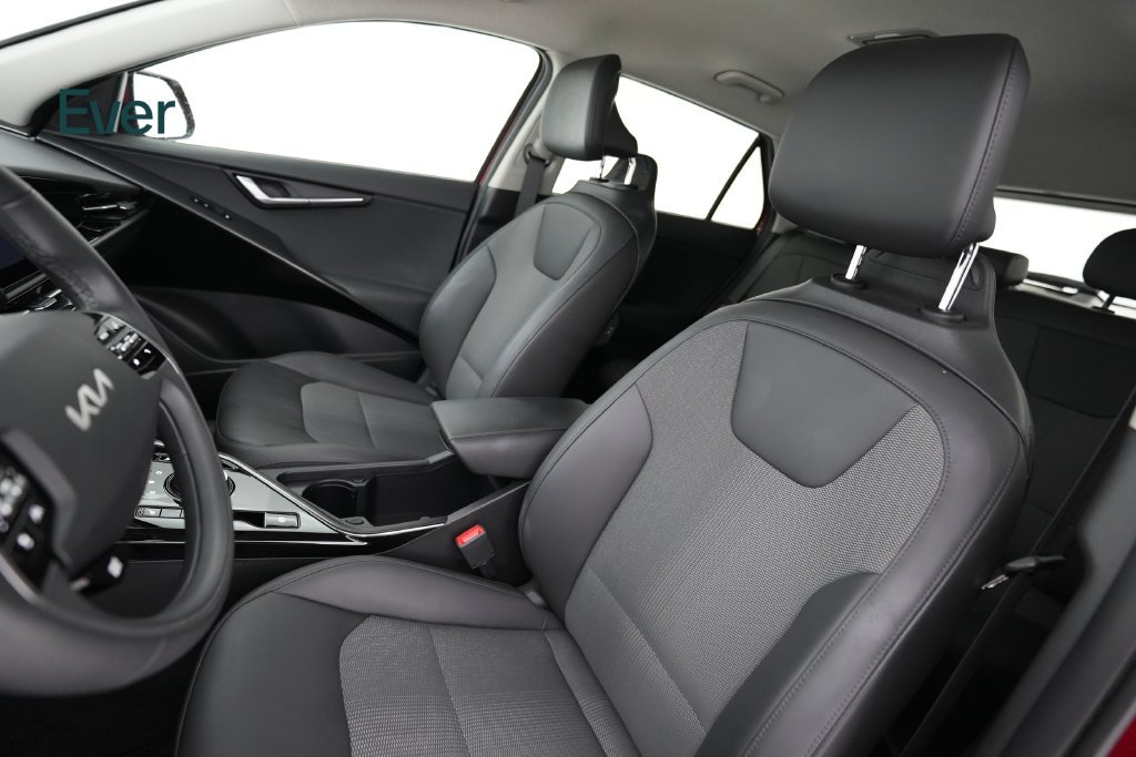Used 2023 Kia Niro Wind FWD image 4