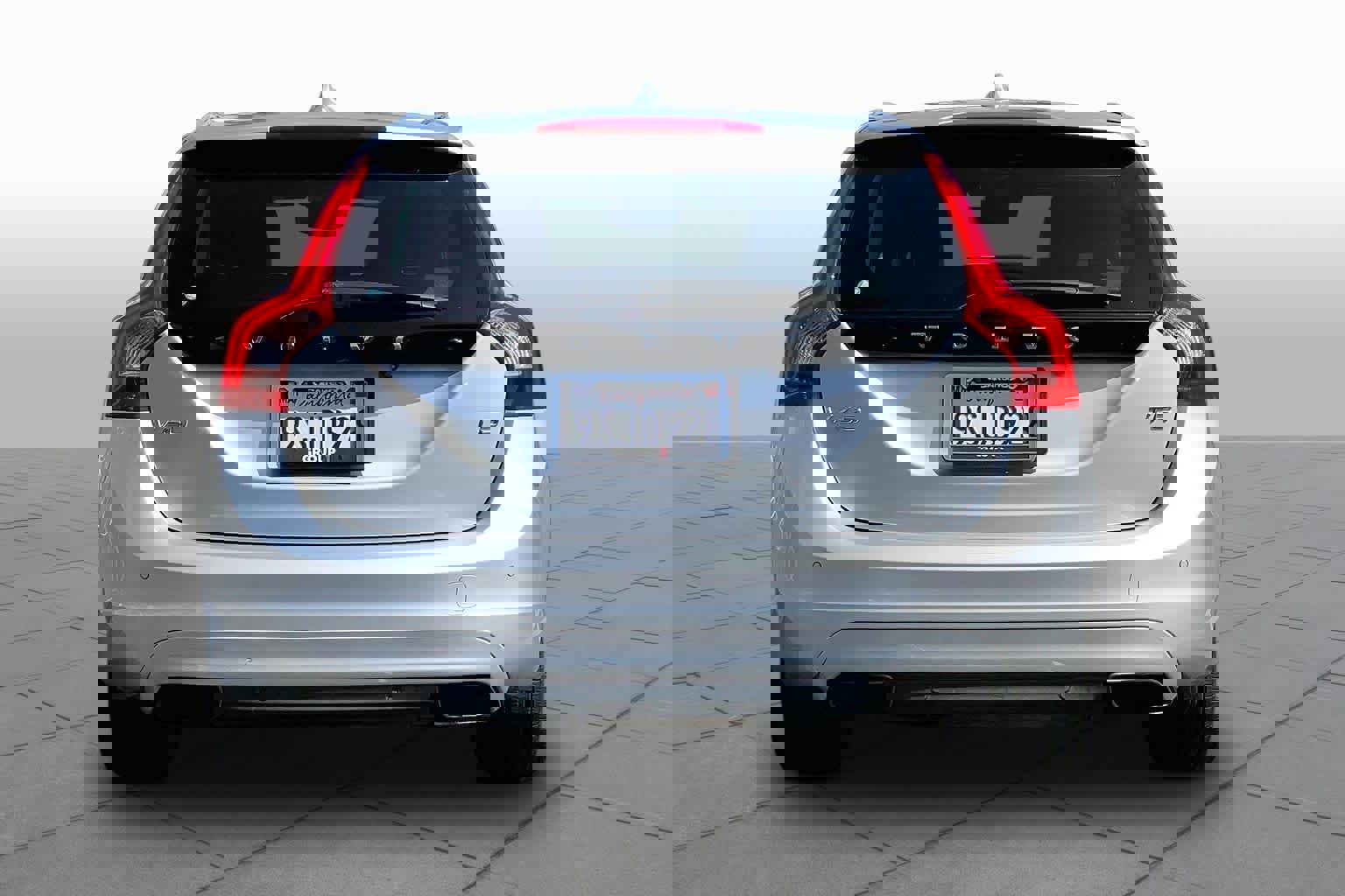 Used 2016 Volvo V60 T5 Premier w/ Convenience Package image 4