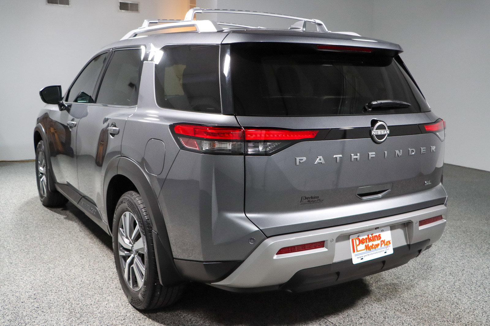 Used 2023 Nissan Pathfinder SL FWD image 9