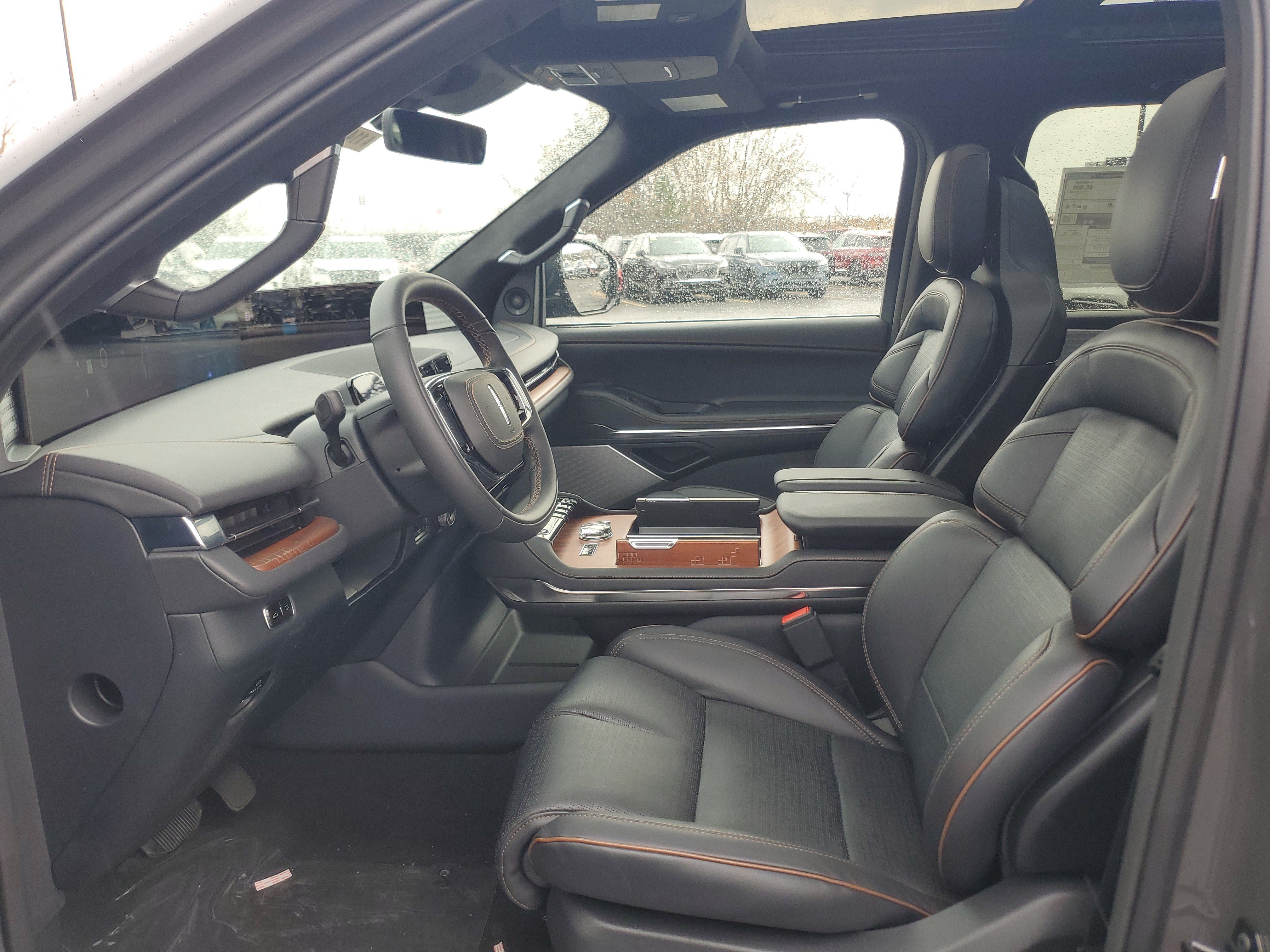 New 2026 Lincoln Navigator L Black Label AWD/4WD image 12