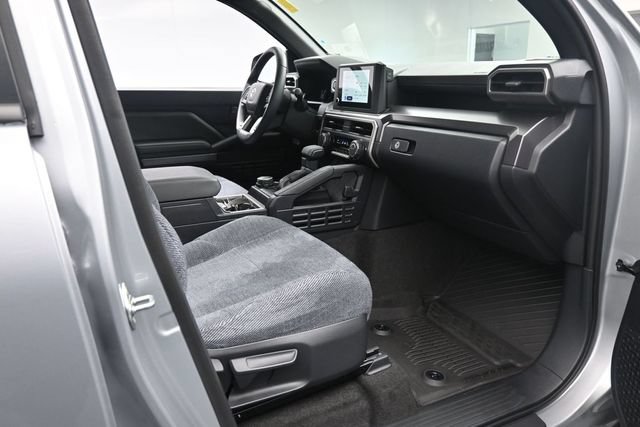 Used 2025 Toyota 4Runner SR5 AWD/4WD image 25