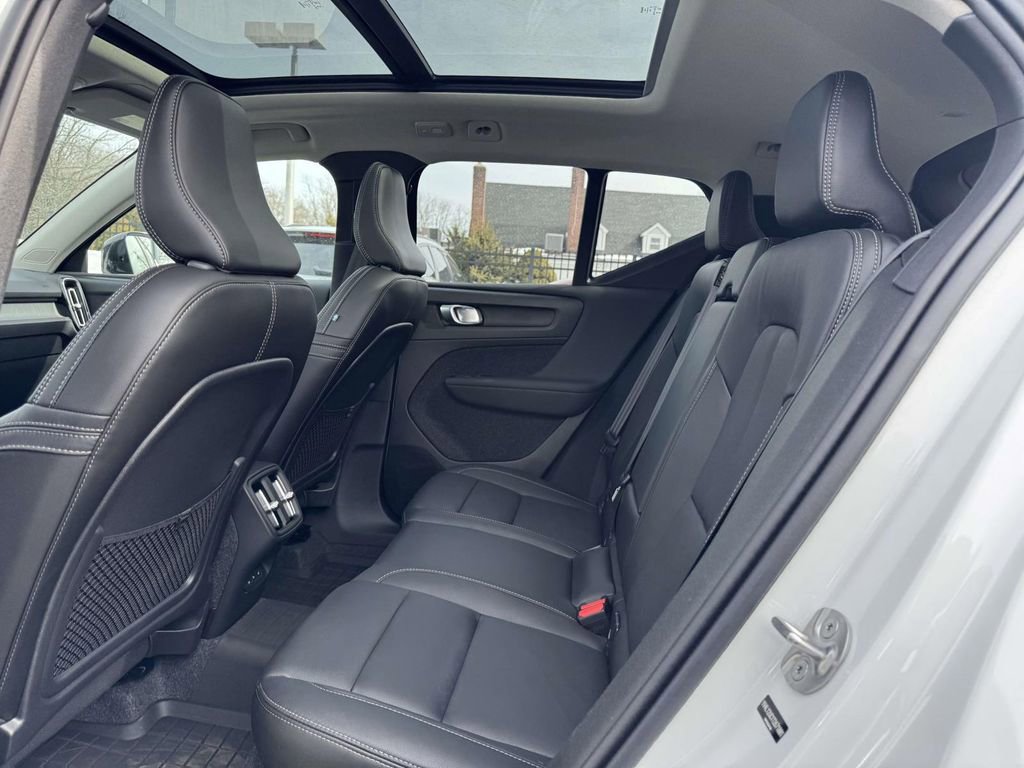 Certified 2026 Volvo XC40 B5 Plus w/ Protection Package Premier image 9
