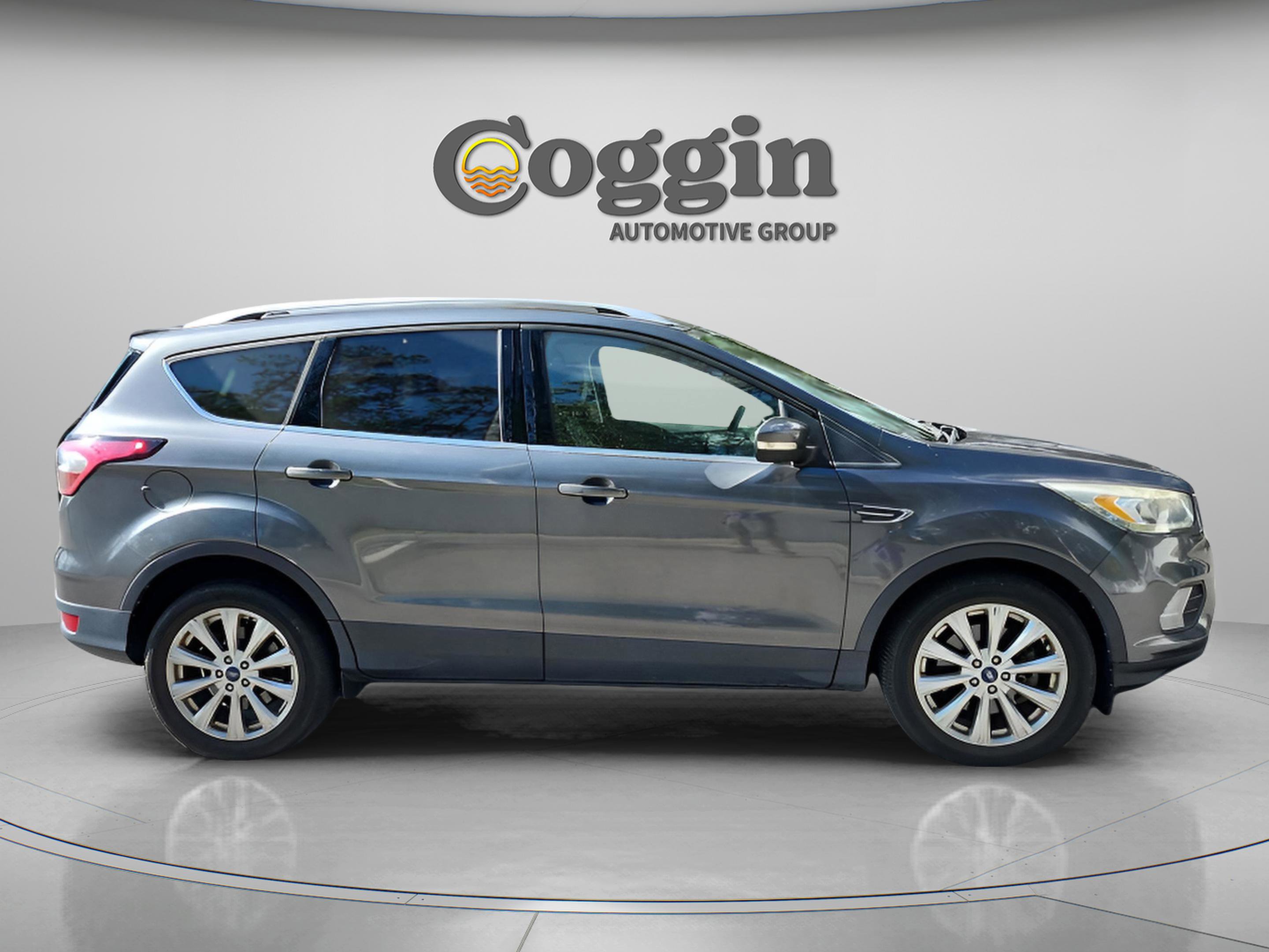 Used 2017 Ford Escape Titanium image 4