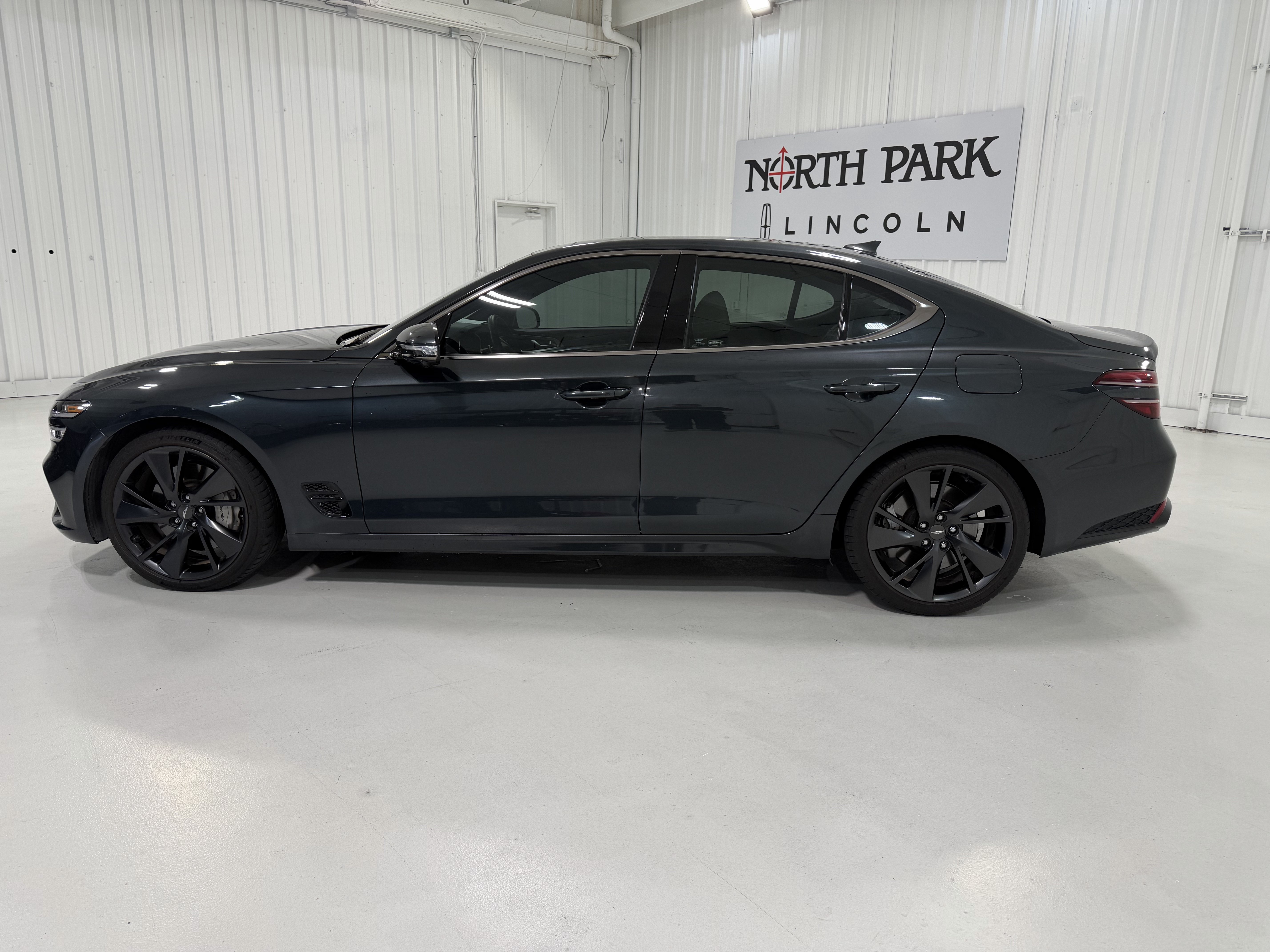 Used 2023 Genesis G70 3.3T w/ Sport Prestige Package RWD image 9