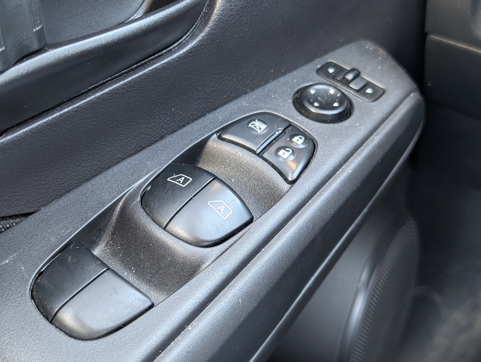 Used 2024 Nissan Kicks S image 14