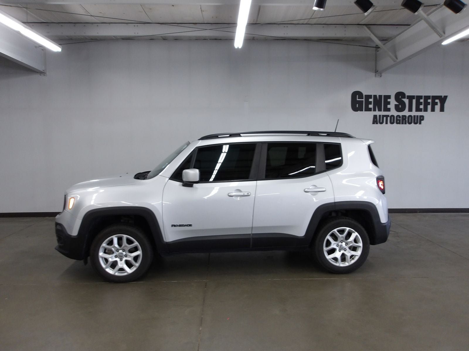 Used 2018 Jeep Renegade Latitude w/ Cold Weather Group AWD/4WD image 7
