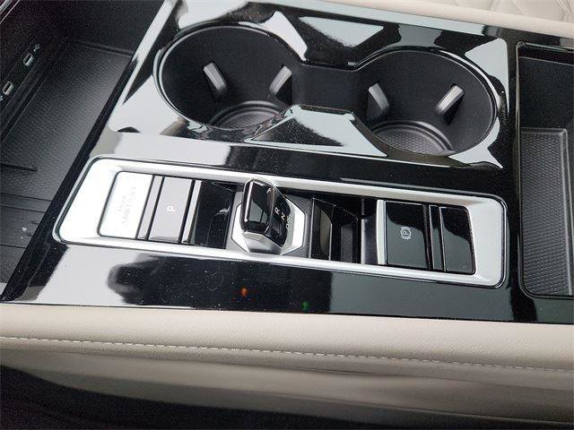 Certified 2025 Volkswagen Atlas SE w/ Panoramic Sunroof Package image 15