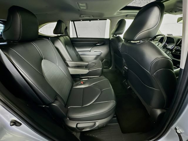 Certified 2025 Toyota Highlander XLE FWD image 28