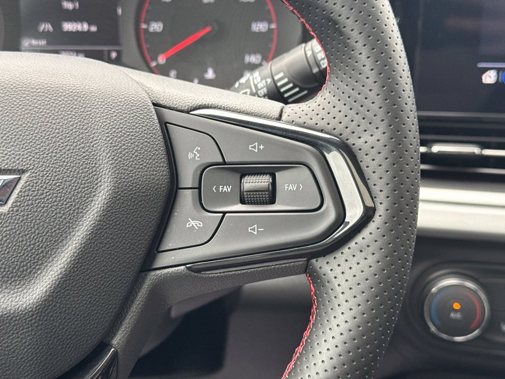 Used 2026 Chevrolet Trax RS w/ Sunroof Package FWD image 22