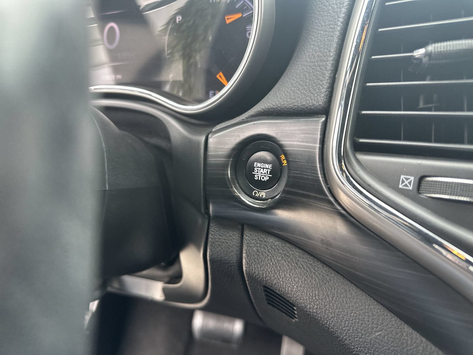 Used 2021 Jeep Grand Cherokee Laredo RWD image 16