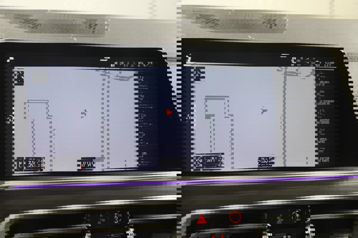 Used 2022 BMW X7 xDrive40i w/ Premium Package image 9