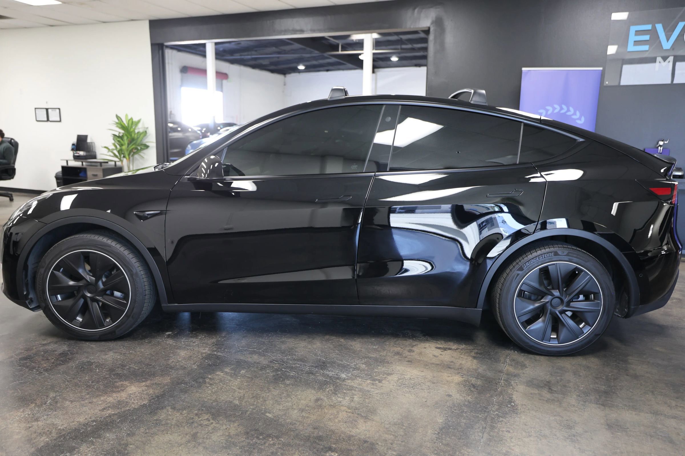 Used 2021 Tesla Model Y Long Range image 11