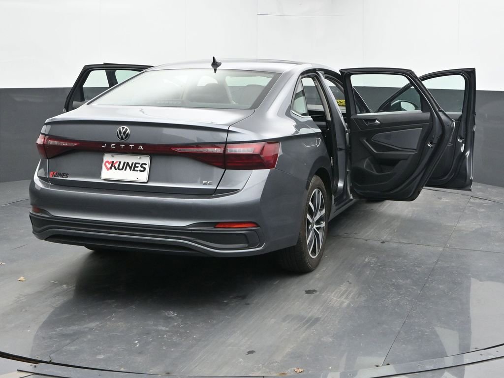 Used 2025 Volkswagen Jetta SE image 51