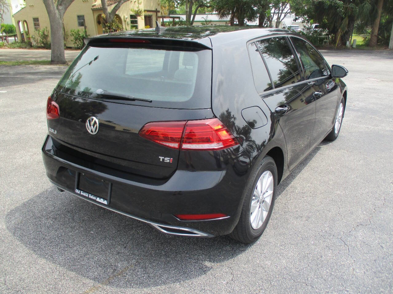 Used 2018 Volkswagen Golf S FWD image 9