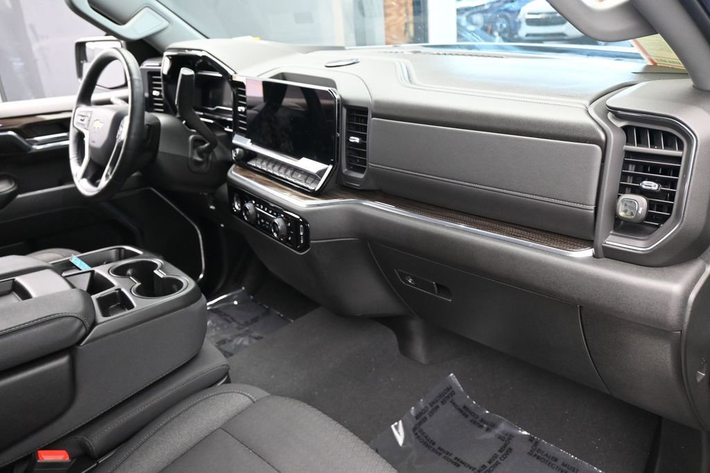 Used 2024 Chevrolet Silverado 1500 LT RWD image 48
